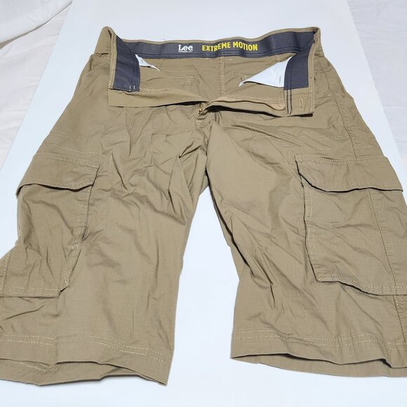 Lee Extreme Motion Ripstop Cargo Shorts – Khaki | Size 32 & 11" Inseam - Picture 2 of 6